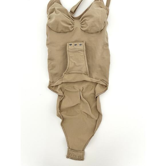 SKIMS Seamless Sculpt XXS Butt Lifting Brief Bodysuit Beige Snap Gusset NWOT - Picture 5 of 8